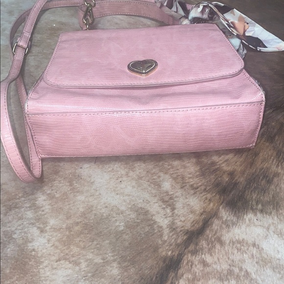 Betsey Johnson XOMandy pink croc embossed top handle bag crossbody w scarf - Picture 5 of 8